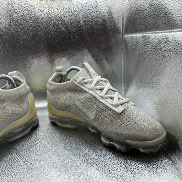 Size 9 Nike Air VaporMax Flyknit White Pure Platinum Womens Sneakers DC4112-100 - Picture 7 of 13